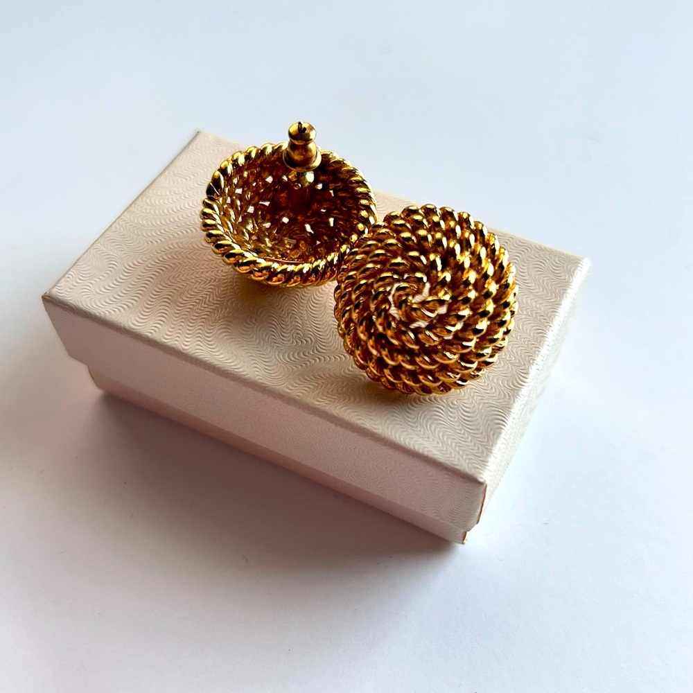 Vintage Money Gold Earrings - Picture 2 of 5